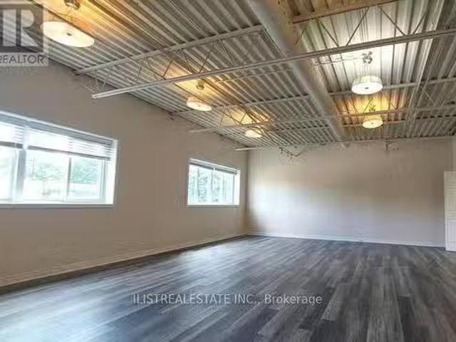Upper 458 Service Road, Whitchurch Stouffville, ON, L4A 2S9.