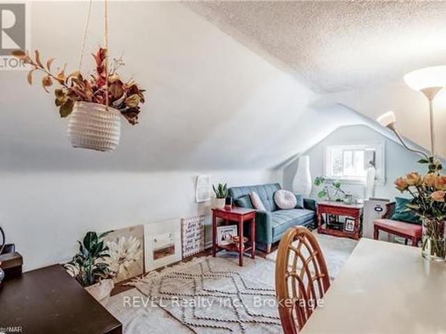 Upper 5 Linwood Street, St. Catharines Downtown, ON, L2R 1H2 house for lease | Listing ID X13443 | Royal LePage