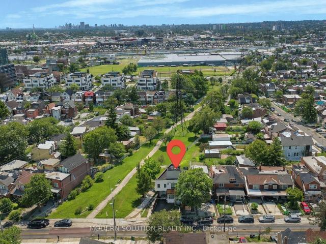 Upper 66 Silverthorn Avenue in Toronto: Weston Pellam Park House for lease Toronto W03: MLS®# W12795504