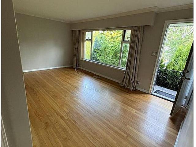 Upper 910 Robinson Street Coquitlam, British Columbia