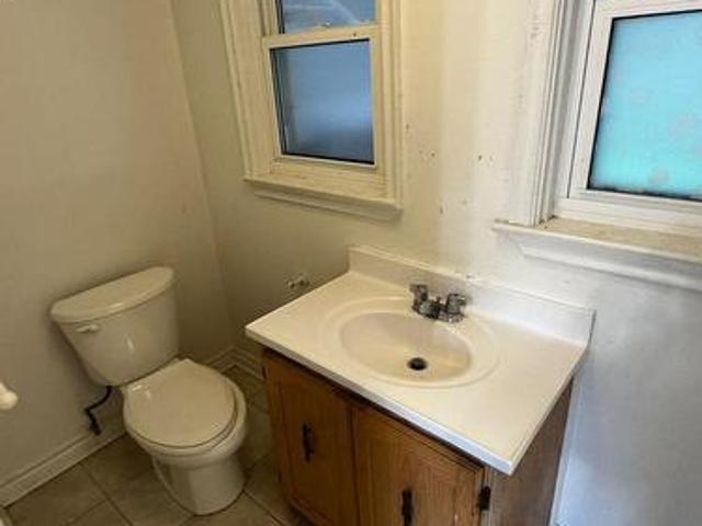 Upper 105 Poyntz Avenue, Toronto, ON, M2N 1J3 house for lease | Listing ID C13524 | Royal LePage