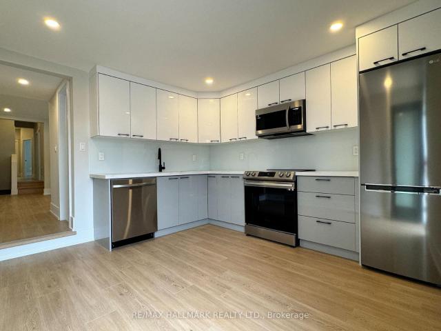 Upper 116 Bellevue Avenue, Toronto | 3Beds/1Bath, Townhouse, $4,100/mo | Condos. Ca