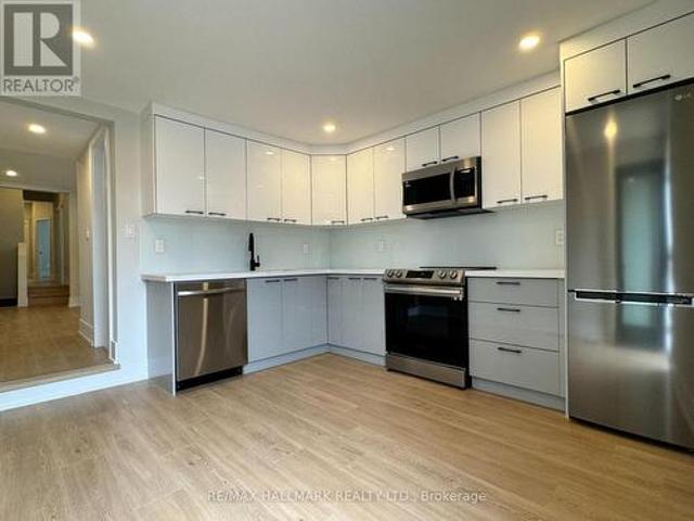 Upper 116 Bellevue Avenue, Toronto, ON, M5T 2N9 house for lease | Listing ID C13594 | Royal LePage