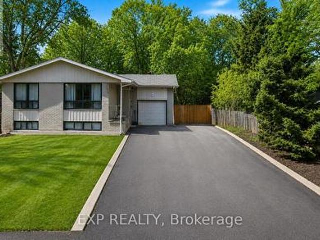 Upper 1175 Pinegrove Road, Oakville, ON, L6L 2W3 house for lease | Listing ID W13465 | Royal LePage