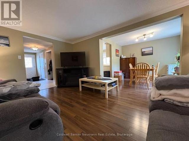 Upper 120 Moss Place, Guelph Kortright West, ON, N1G 4V4 house for lease | Listing ID X13701 | Royal LePage