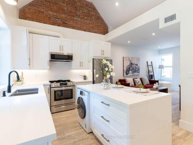 Upper 129 Kenilworth Avenue, Toronto, ON, M4L 3S7 house for lease | Listing ID E13624 | Royal LePage