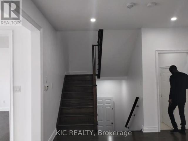 UPPER 1461 LORMEL GATE AVENUE