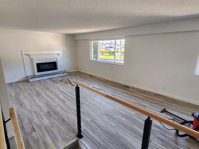 #Upper 1732 Garden Place