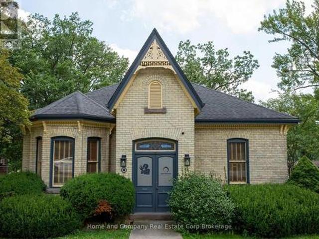 Upper 25 William Street, Stratford, ON, N5A 4X9 house for lease | Listing ID X12304 | Royal LePage