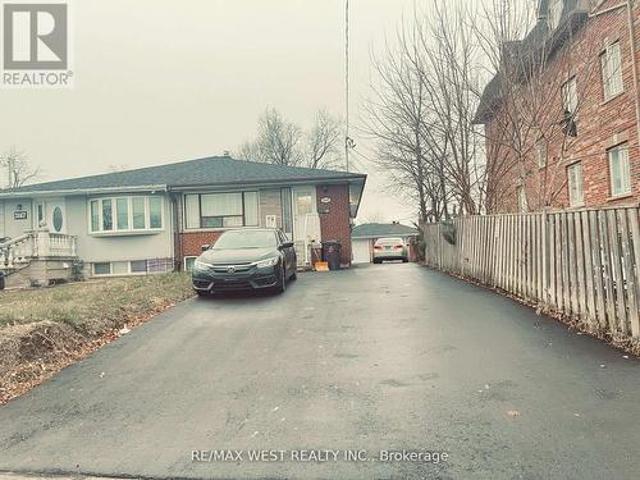 Upper 3165 Weston Road, Toronto, ON, M9M 2T4 house for lease | Listing ID W13562 | Royal LePage