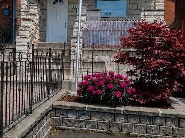 upper 321 Caledonia Road in Toronto: Corso Italia Davenport House for lease Toronto W03: MLS®# W13521798