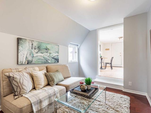 Upper 393 Westmoreland Avenue N in Toronto: Dovercourt Wallace Emerson Junction House for lease Toronto W02: MLS®# W13701030