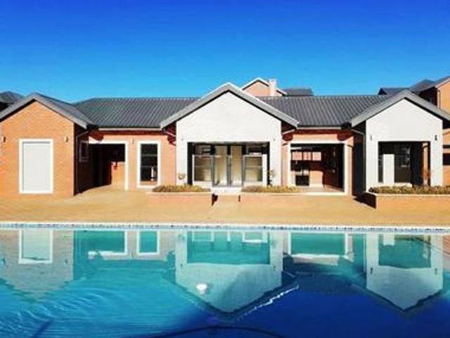 upper unit to rent in secure complex