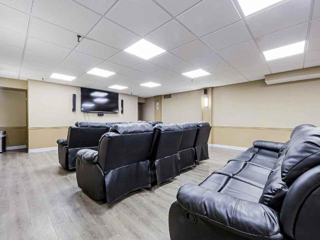 Upper Canada Court, Centre 1 Bedroom Apartment for Rent at 140 Erskine Ave, Toronto, ON M4P 1Z2 North Toronto