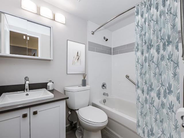 Upper Canada Court, West 2 Bedroom Apartment for Rent at 110 Erskine Ave, Toronto, ON M4P 1Y4 North Toronto