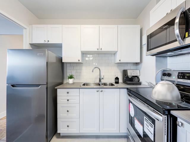 Upper Canada Court, West 2 Bedroom Apartment for Rent