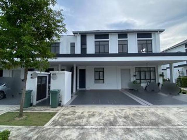 Upper EndLot Townhouse Regent Garden