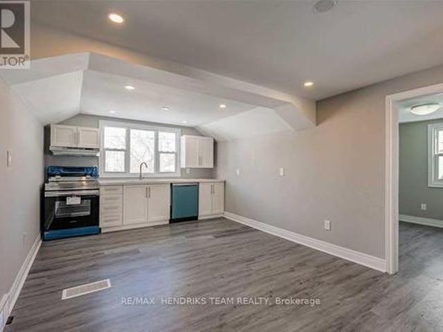 Upper Floor 9 Rykert Street, St. Catharines Western Hill, ON, L2S 1J6 investment for lease | Listing ID X13591 | Royal LePage