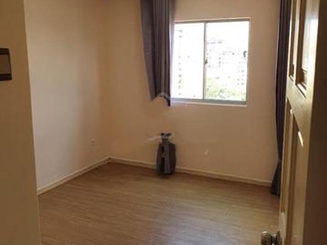 Upper Floor Taman Tasik Puchong Town Villa Townhouse Gated Renovate