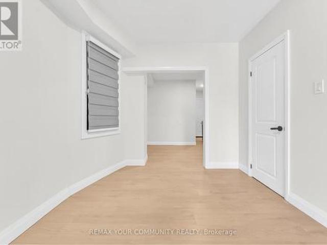 Upper Level 1822 St Clair Avenue W, Toronto, ON, M6N 1J5 house for lease | Listing ID W13472 | Royal LePage