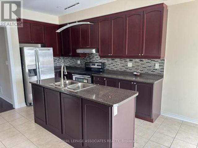 Upper Lv 75 Meltwater Crescent, Brampton, ON, L6P 3W6 house for lease | Listing ID W13676 | Royal LePage