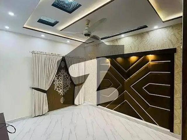 Upper Portion Of 10 Marla House Available For Rent In Bahria Town Lahore