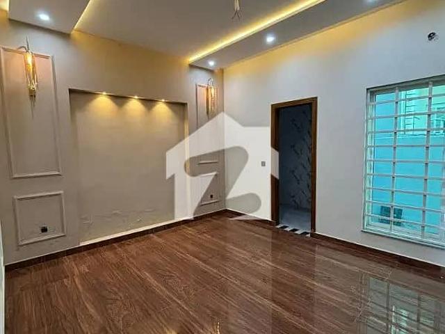 Upper Portion Of 10 Marla House Available For Rent In Park View City
