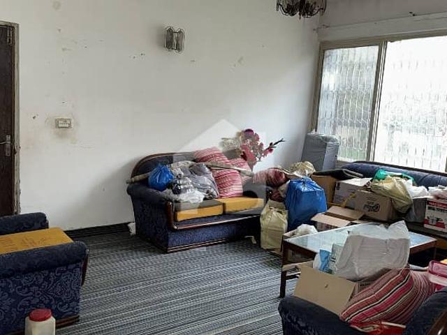 Upper Portion Of 1 Kanal In Old Officers Colony For rent