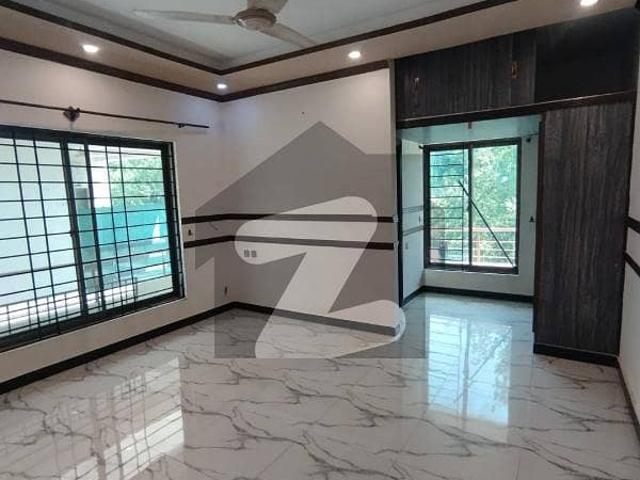 Upper Portion Available For Rent 60*100 G 11 Islamabad