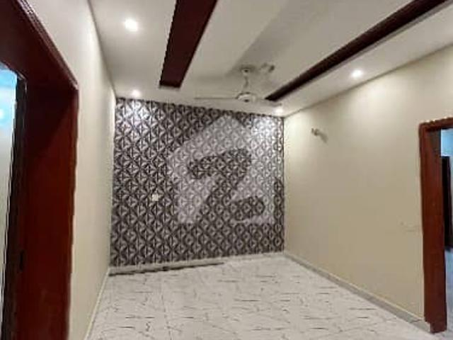 Upper portion for rent in eden boulevard society college road lahore