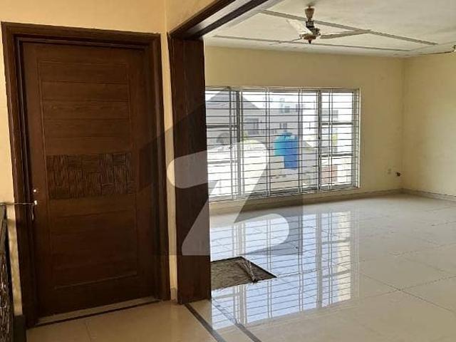 Upper Portion In Abdullah Gardens Sized 20 Marla Is Available