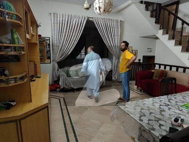 Upper Portion Sized 10 Marla Is Available For Rent In Allama Iqbal Town