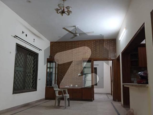 12 marla upper portion at education town near mustafa town