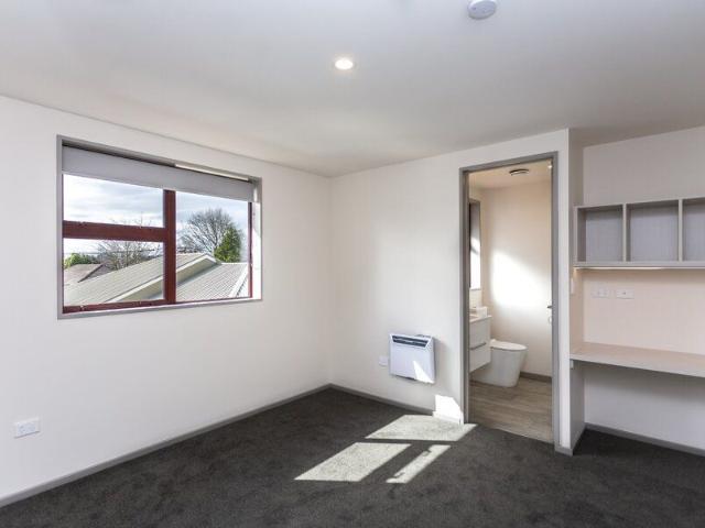UPPER RICCARTON – 5 BEDROOM, 5 BATHROOM