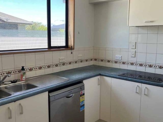 UPPER RICCARTON 6 BEDROOM + STUDY, 2 BATHROOM, HEAT PUMP