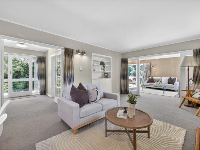 Upper Riccarton – 6 bedrooms/2 Bathrooms, 2 x heat pumps