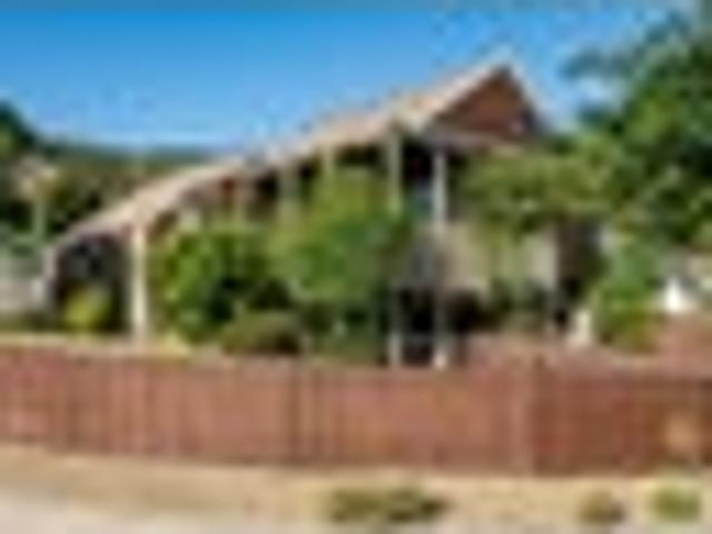 Upper Richmond Gem – Move In & Enjoy