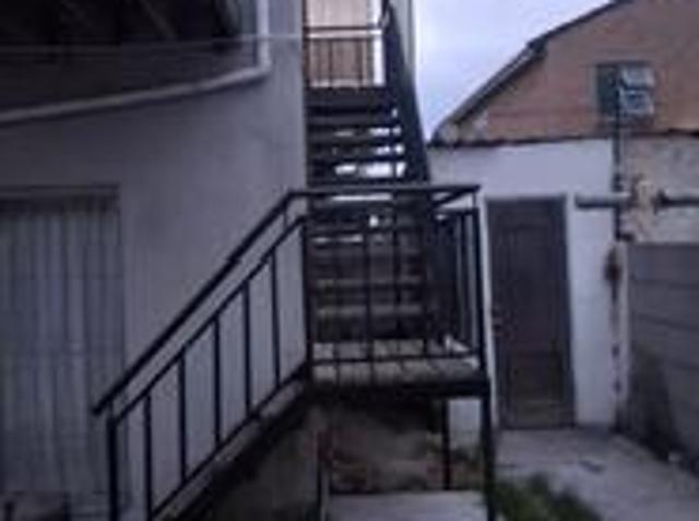 upstairs 2 bedroom unit to rent in epping