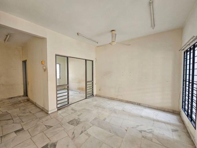 UPSTAIRS TILES GOOD UNIT Putra Heights Putra Indah