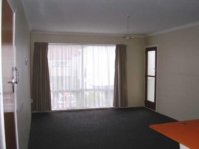 Upstairs, Rear, 2 Bedrooms in Stylish Location