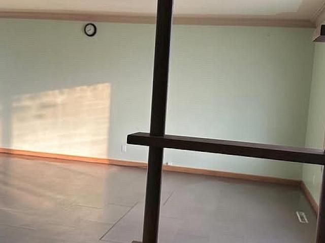 Upstairs Suit For Rent