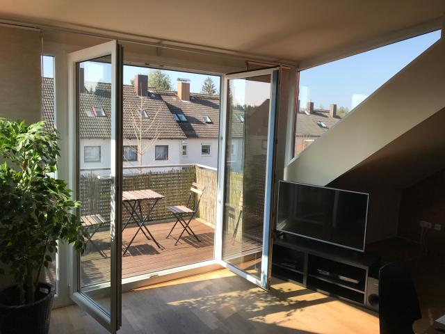 Upscale, fully furnished 3 room top floor apartment in Munich Trudering close to Airbus, Siemens.