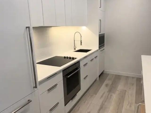 1 month free, 1 year lease, upscale 1 bed, 1 bath condo in amazing community