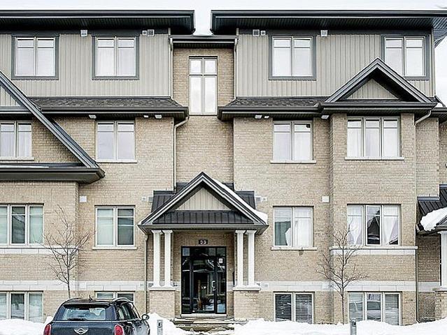 Upscale 2 Bed Ground level Condo In Barrhaven