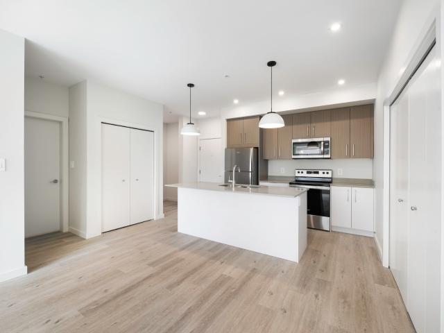 Uptown Residences Building A 1BR + DEN [object Promise] for Rent