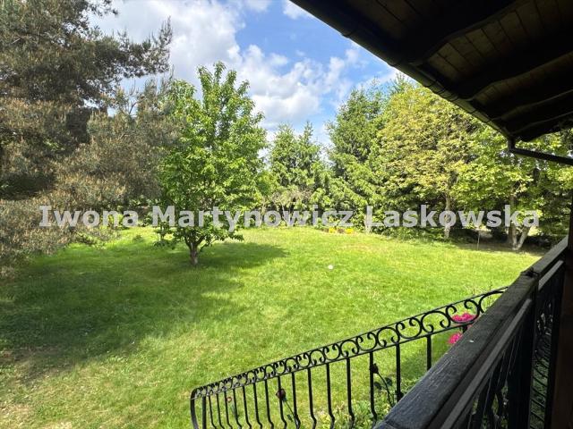 Uroczy dom bliźniak z ogrodem i garażem, 132 m2