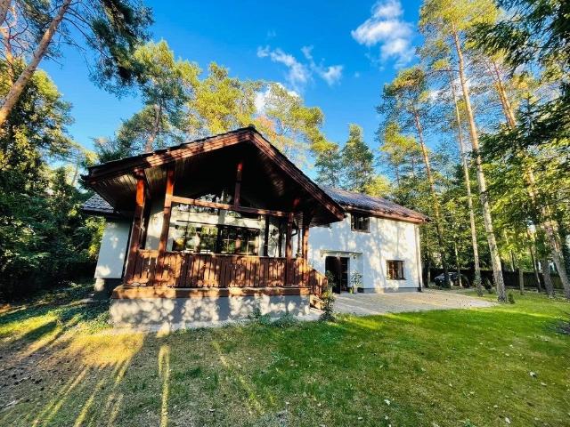 Urokliwa willa 317m2 z ogrodem, garażem i gotowa do zamieszkania
