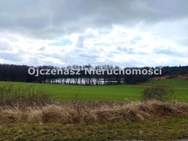 Urokliwa działka nad jeziorem z widokiem na Bysławek