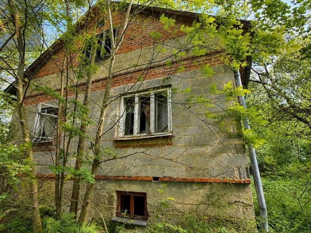Urokliwa działka z domem do remontu, spokój i natura