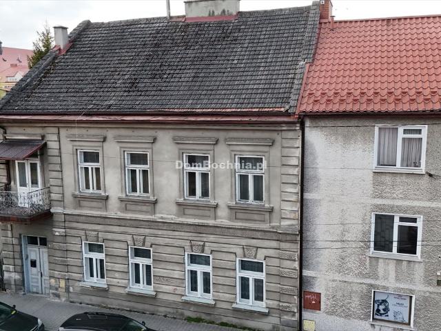 Urokliwa kamienica z balkonem i ogródkiem 246 m²